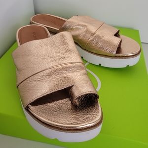 Gentle Souls by Kenneth Cole Toe Ring Platform Slide. NEW SIZE 8M
